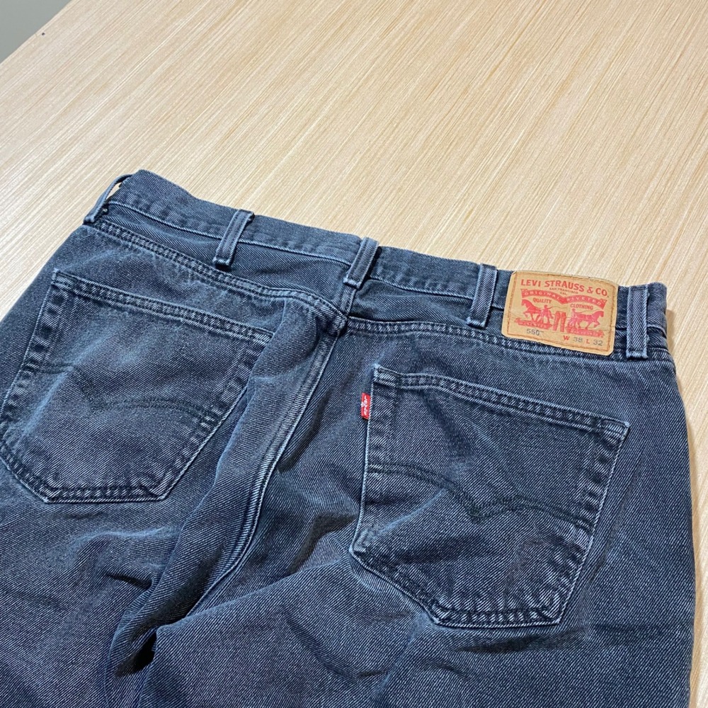 Levis 550 Relaxed Fit Black Faded Distressed Denim Jeans W38 L32 Mens Vintage - Picture 3 of 4